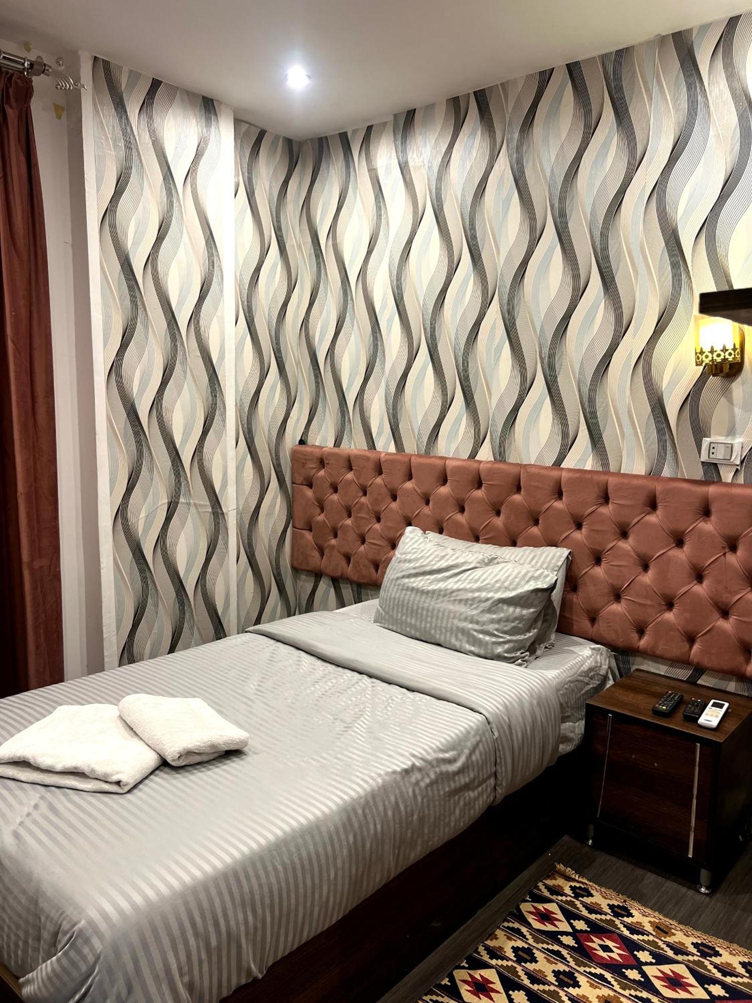Grand Pyramids Inn Kafrat al Jabal ภายนอก รูปภาพ