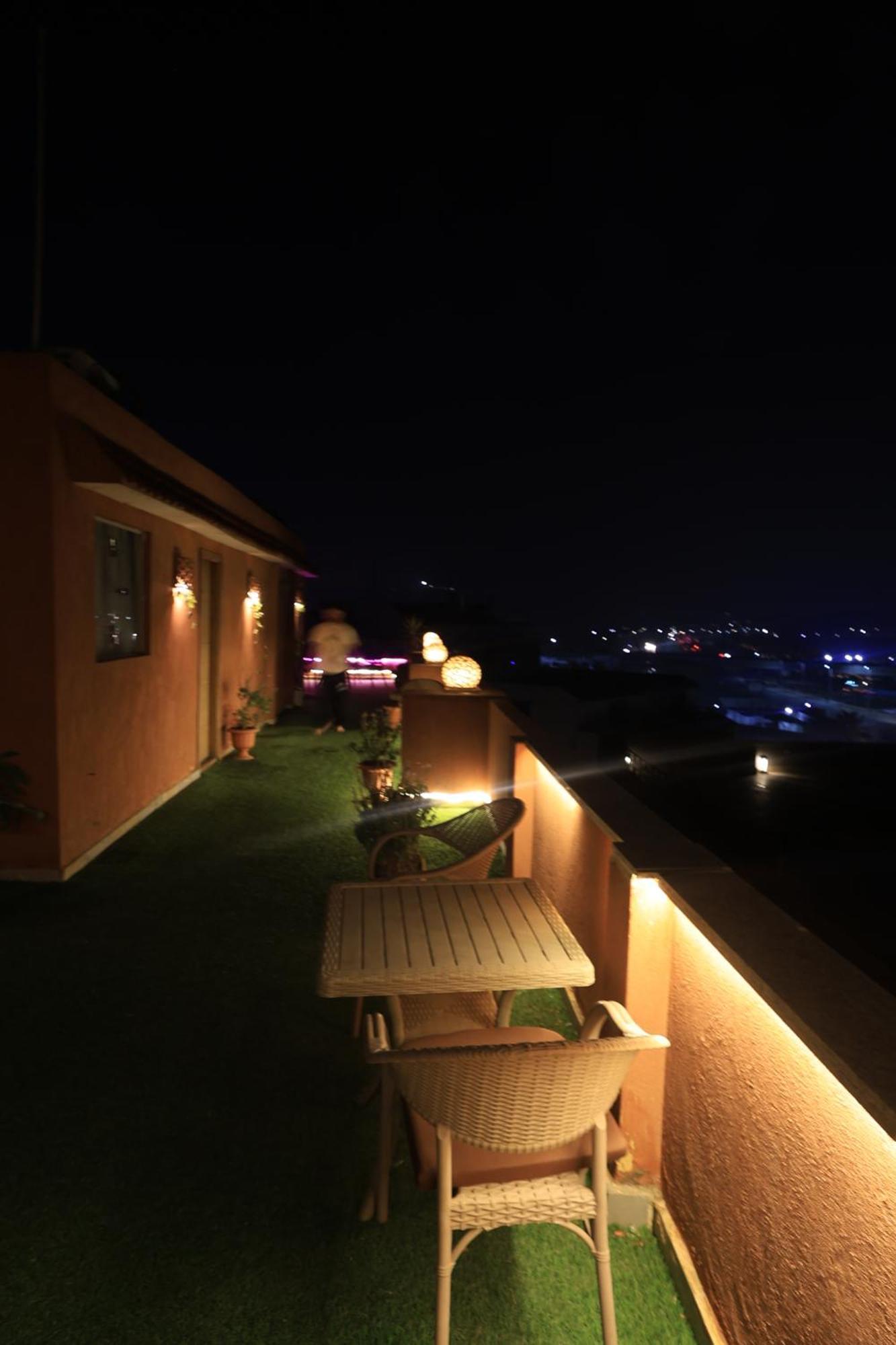 Grand Pyramids Inn Kafrat al Jabal ภายนอก รูปภาพ